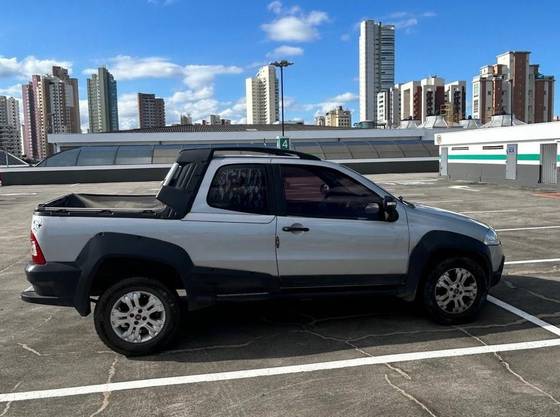 FIAT STRADA 1.8 MPI ADVENTURE CD 16V FLEX 2P MANUAL FIAT STRADA 1.8 MPI ADVENTURE CD 16V FLEX 2P MANUAL